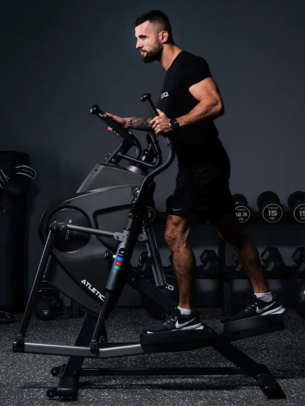 STRIDE | Frontbetriebener Crosstrainer